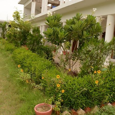 Hotel Radha Rani Mahal Khajurāho Esterno foto