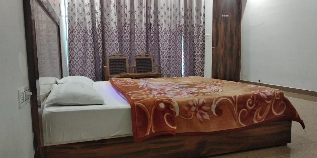 Hotel Radha Rani Mahal Khajurāho Esterno foto