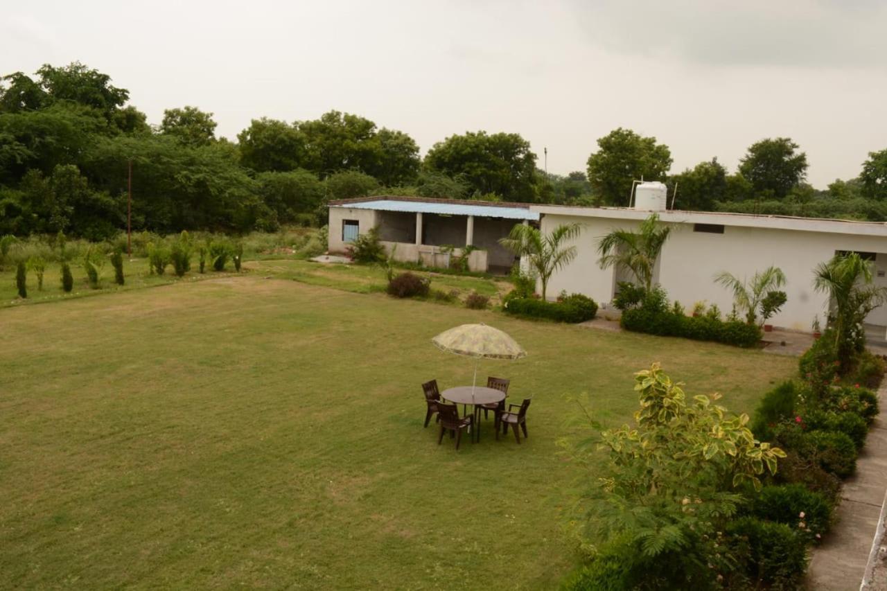 Hotel Radha Rani Mahal Khajurāho Esterno foto