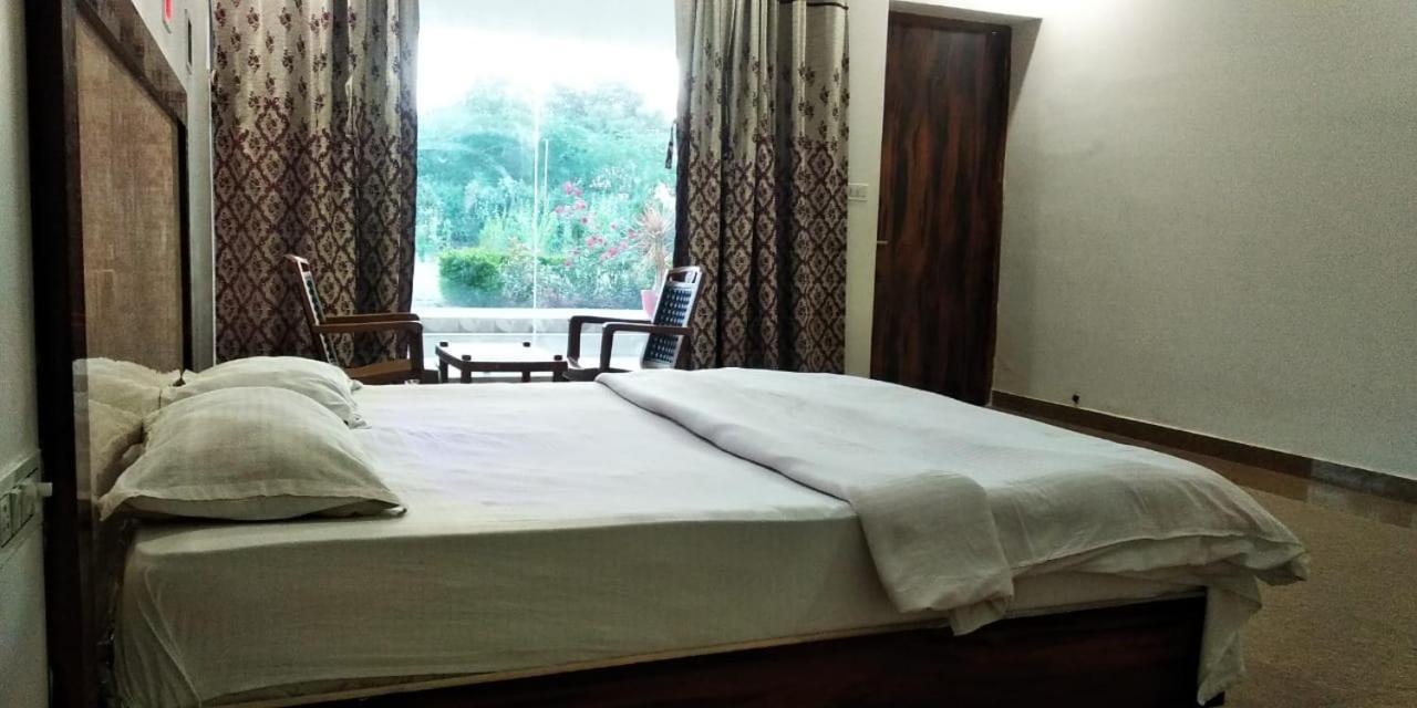 Hotel Radha Rani Mahal Khajurāho Esterno foto