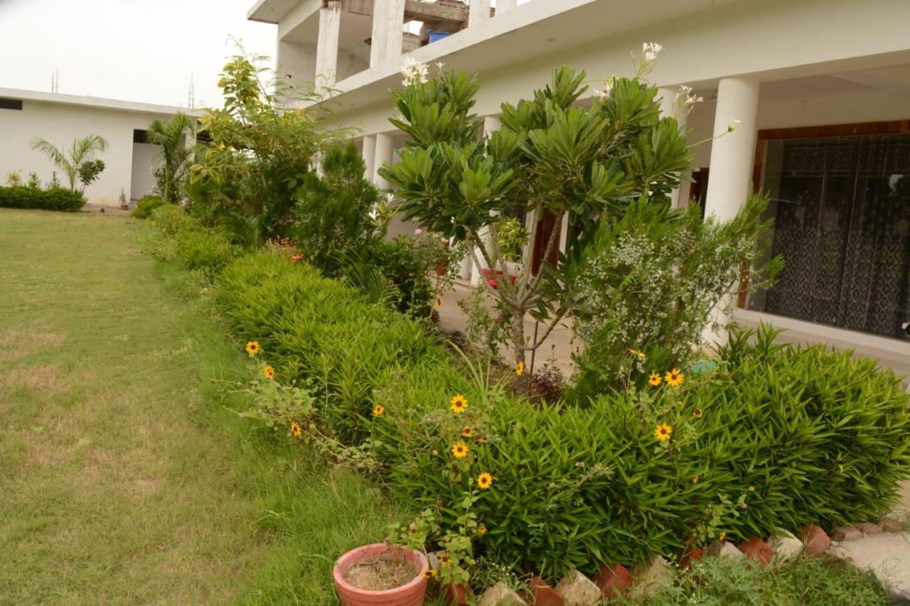 Hotel Radha Rani Mahal Khajurāho Esterno foto