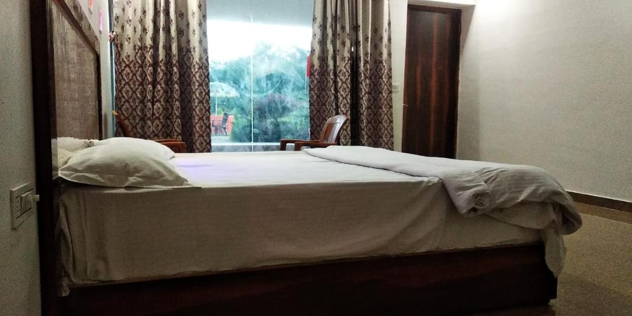 Hotel Radha Rani Mahal Khajurāho Esterno foto